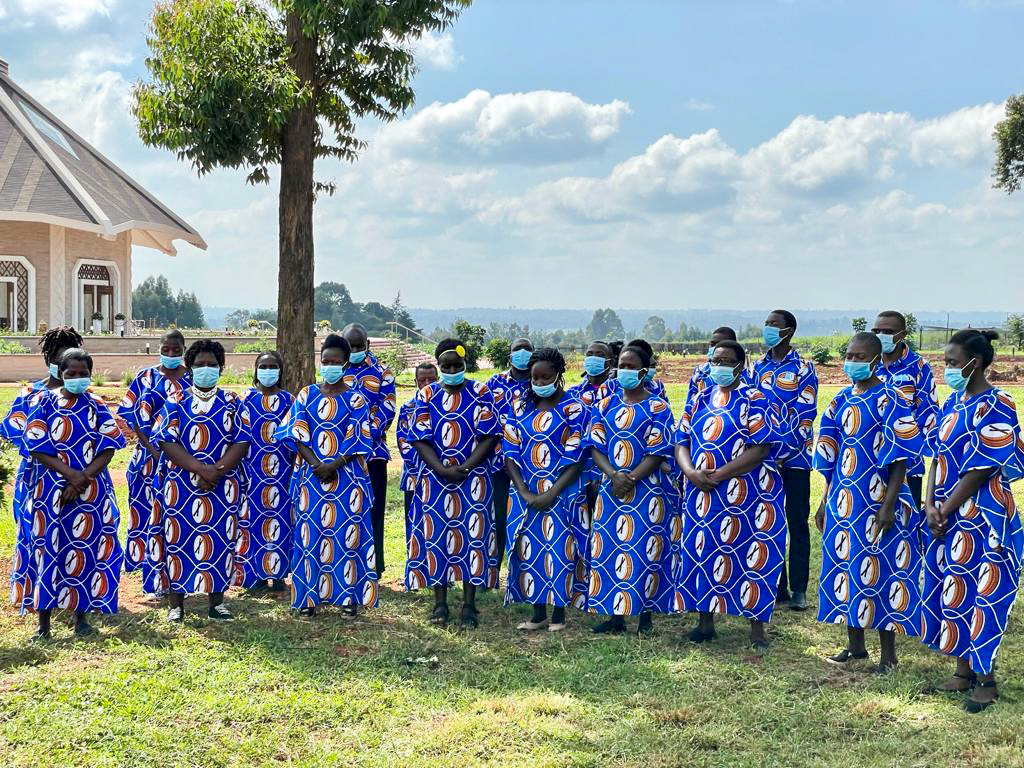 Ceremonia e përkushtimit përfshinte shfaqje nga kore vendas nga Matunda Soy.